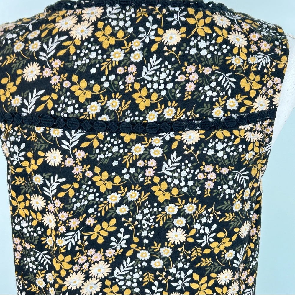 Lucky Brand Floral Split Neck with Crochet Trim Sleeveless Top - Picture 5 of 11